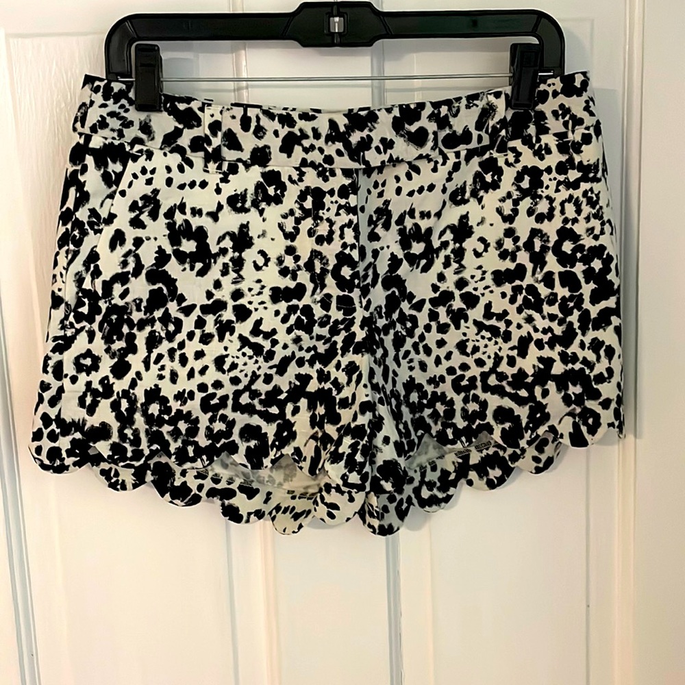 Leopard print scallop trim shorts